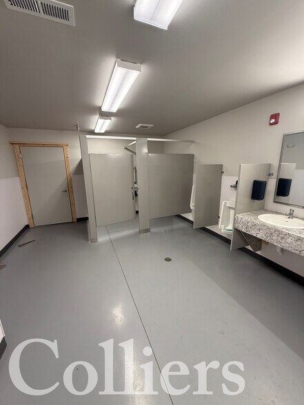 More Photos Of 805 Parkcentre Way, Nampa Warehouse For Lease