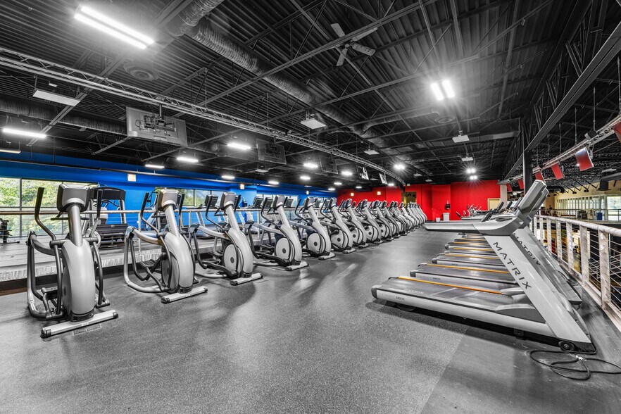 More Photos Of 1900 Del Paso Rd, Sacramento Health Club For Lease