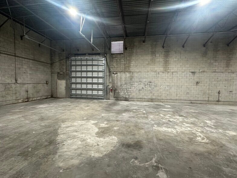 More Photos Of 1915 NW 40th Ct, Pompano Beach Warehouse For Lease