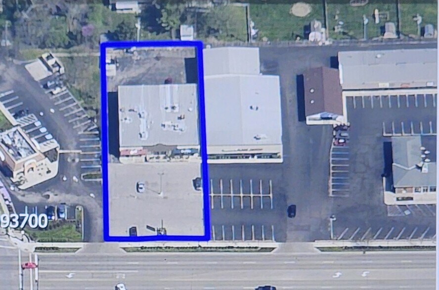 More Photos Of 965-975 W Main St, Tipp City General Retail For Sale