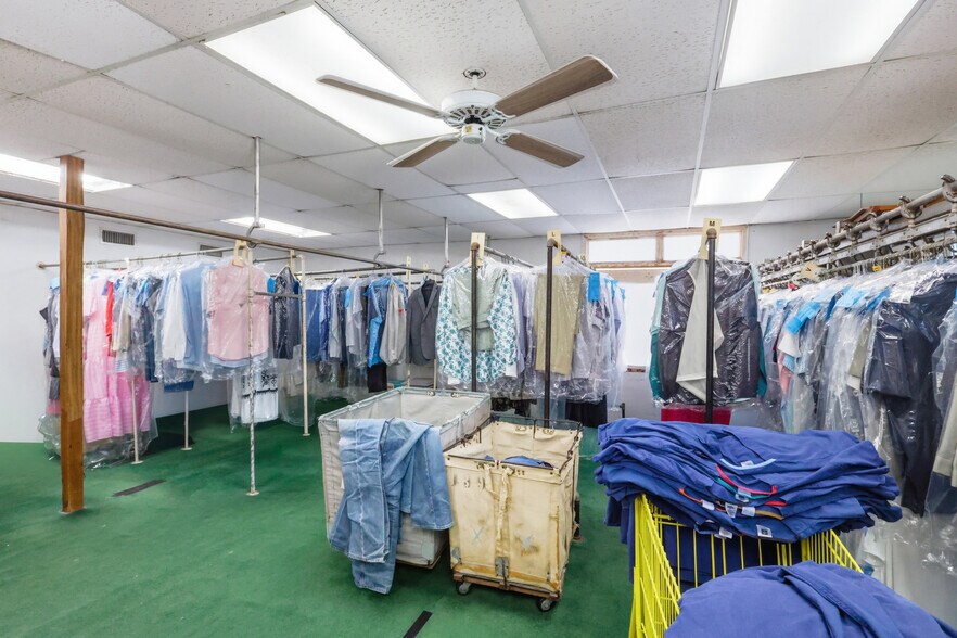 More Photos Of 8424-8430 White Settlement Rd, Fort Worth Storefront Retail Office For Sale