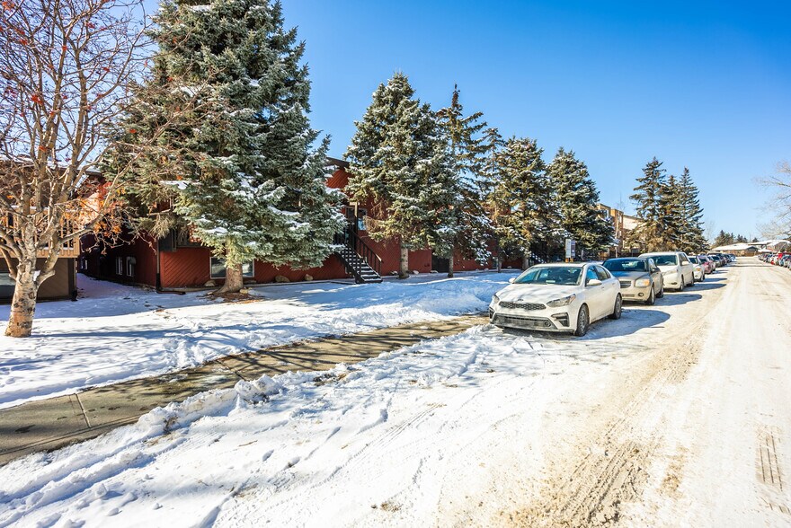 More Photos Of 4607 73 St NW, Calgary Apartments For Sale