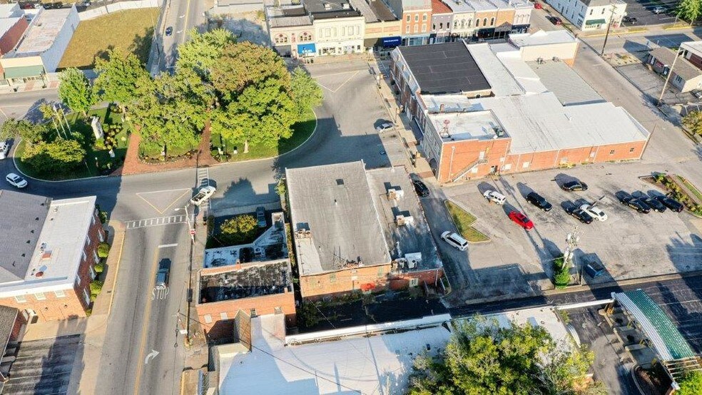 More Photos Of 120 SW Park Sq, Russellville Office For Sale