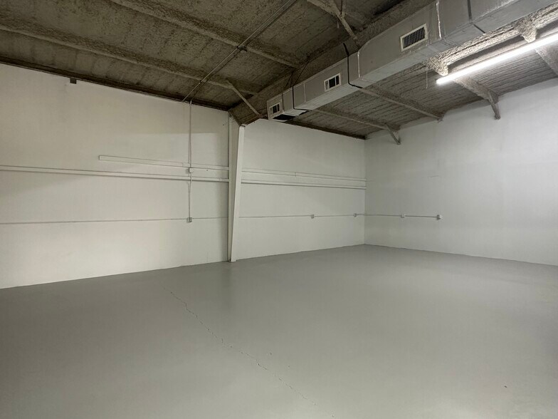 More Photos Of 8850 Windfern Rd, Houston Warehouse For Lease