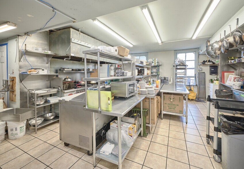 More Photos Of 31 Race St, Frenchtown Hotel For Sale