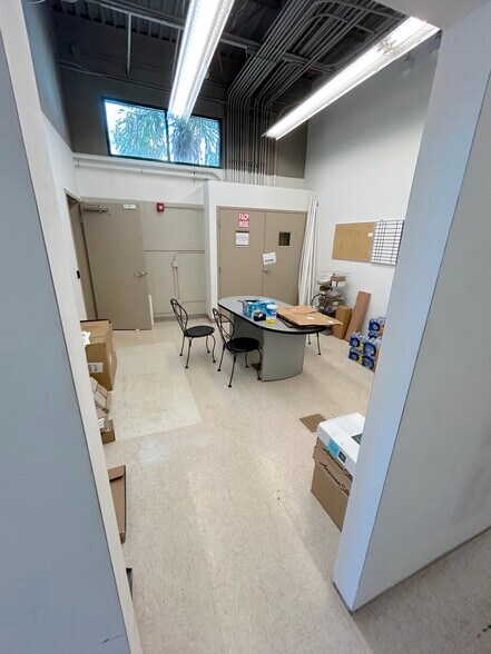 More Photos Of 9230 Brookwood Ct, Bonita Springs Light Manufacturing For Lease