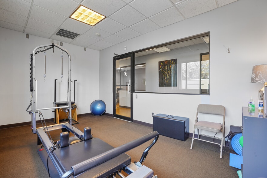 More Photos Of 10 E Willow St, Millburn Office For Lease