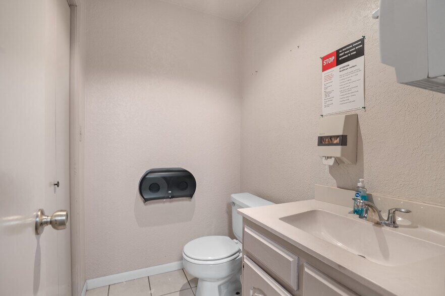 More Photos Of 715 12th Ave NW, Ardmore Medical For Sale