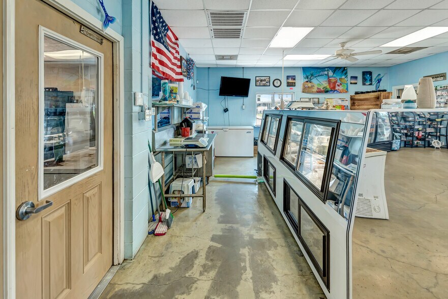 More Photos Of 2241 State Highway 35 N, Port Lavaca Storefront For Sale