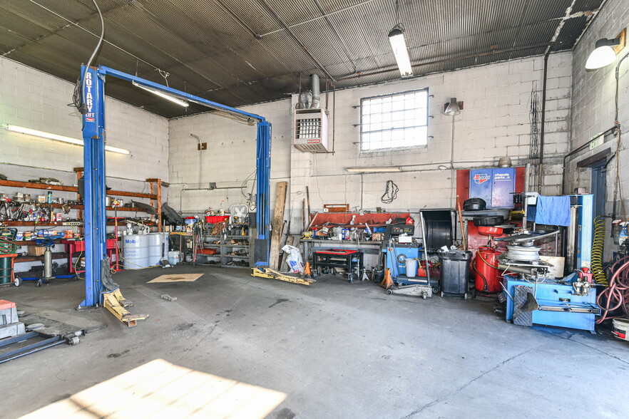 More Photos Of 715 W 30th St, Indianapolis Auto Repair For Sale