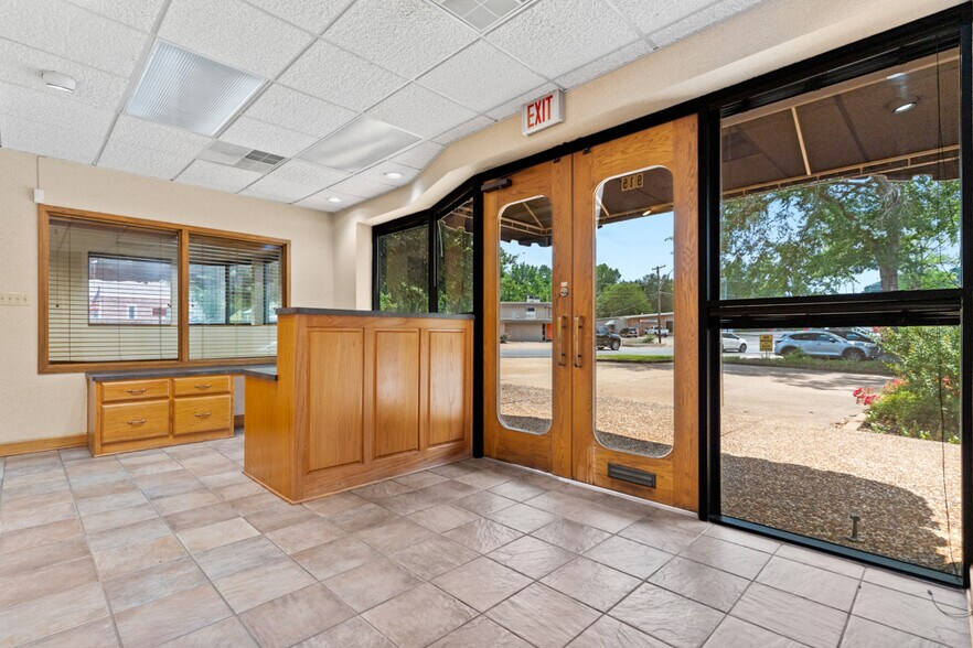 More Photos Of 915 Judson Rd, Longview Office Residential For Sale