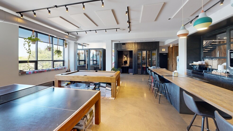 More Photos Of 1643 N Milwaukee Ave, Chicago Office For Lease