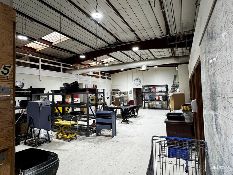 More Photos Of 2468 E 9th St, Loveland Light Distribution For Sale