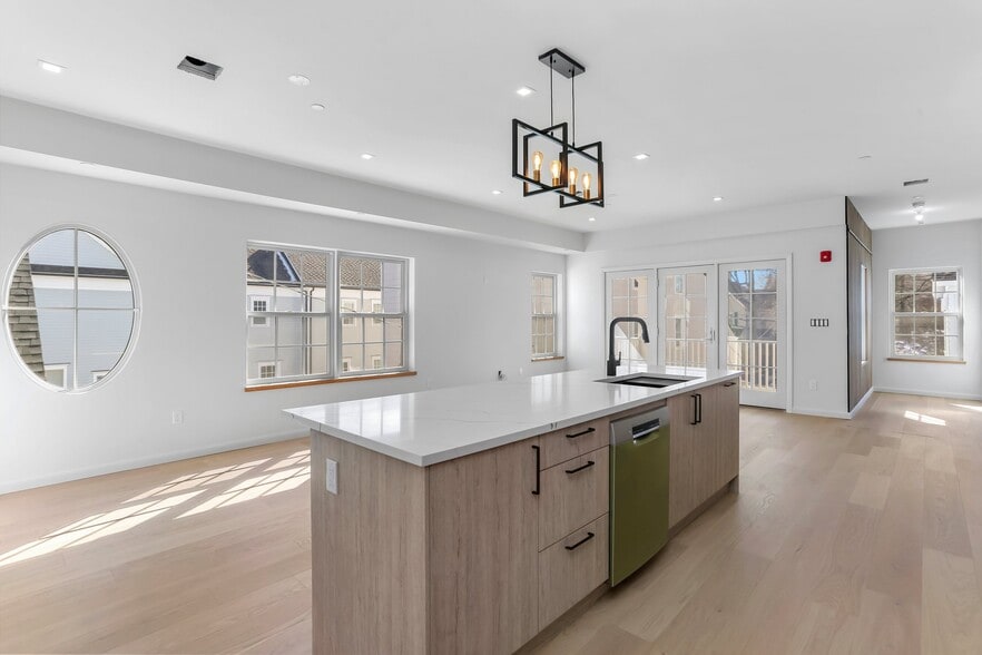 More Photos Of 63 Church St, Greenwich Apartments For Sale
