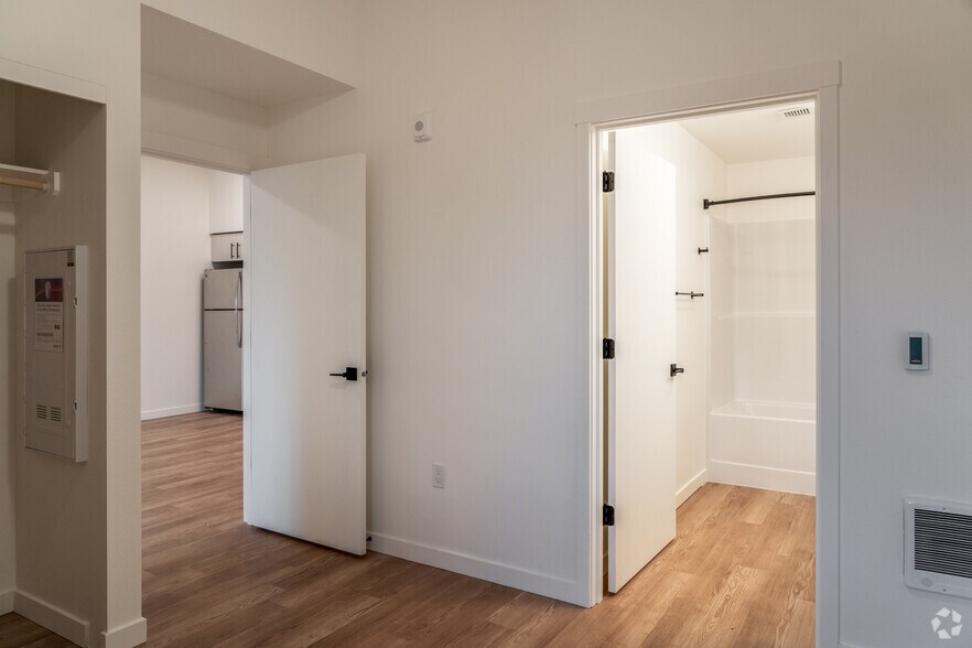 More Photos Of 492 NE 2nd St, Gresham Apartments For Lease