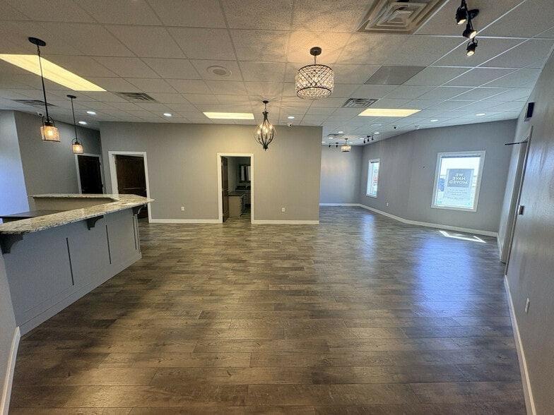 More Photos Of 304 W Highway 38, Hartford Office For Lease