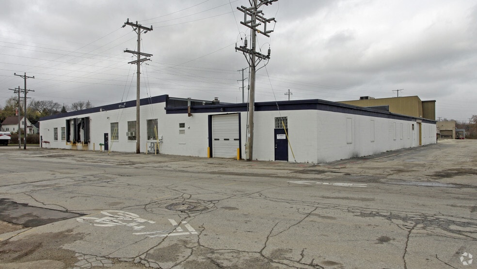 More Photos Of 740 W Oakland Ave, Port Washington Manufacturing For Lease