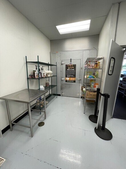 More Photos Of 2915-2921 Battleground Ave, Greensboro Restaurant For Lease