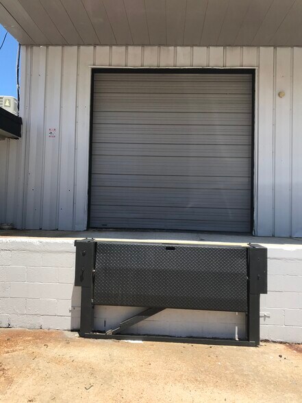 More Photos Of 1417 W Cervantes St, Pensacola Showroom For Lease