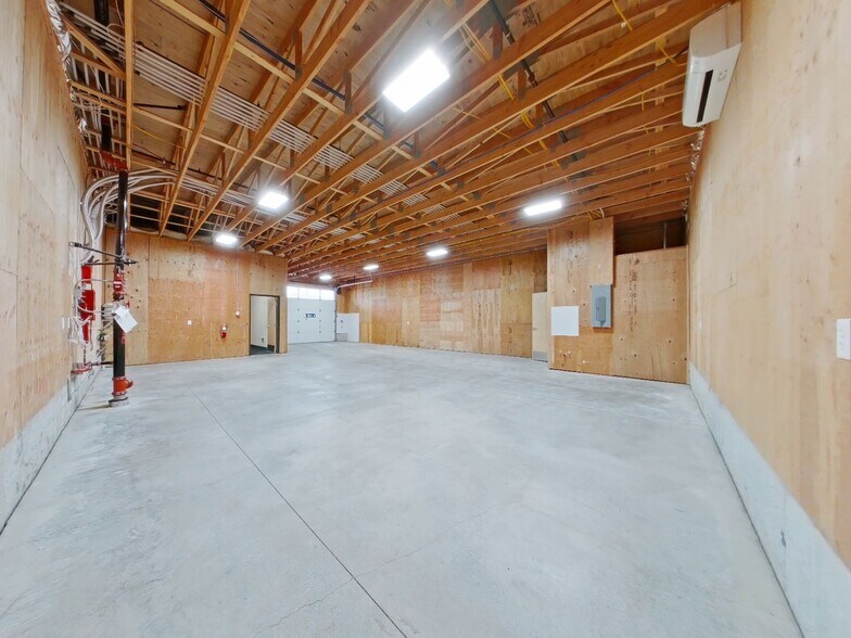 More Photos Of 4107 Industrial Ave, Springfield General Retail For Lease