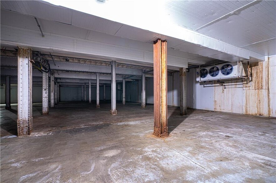 More Photos Of 202 Main St, Saint Joseph Refrigeration Cold Storage For Lease