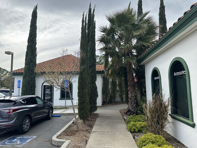 More Photos Of 1970 Lake Blvd, Davis Medical For Sale