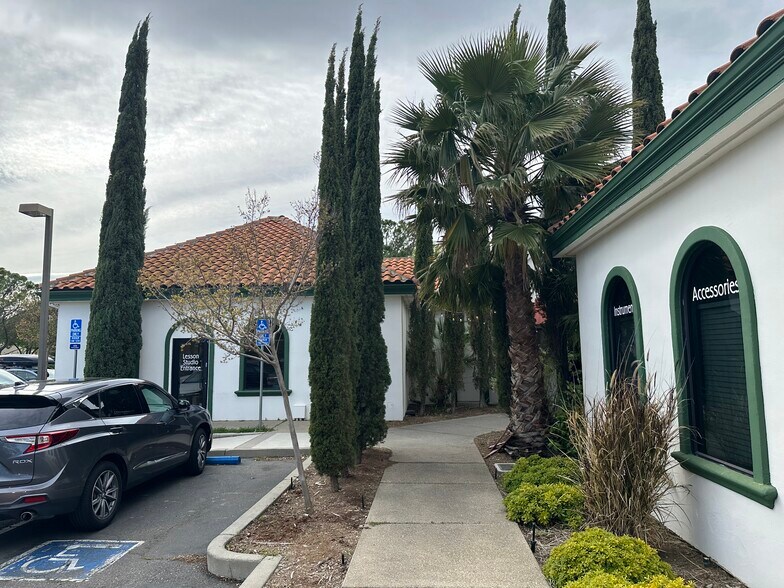 More Photos Of 1970 Lake Blvd, Davis Medical For Sale