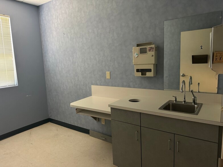 More Photos Of 2130 Forest Hills Rd W, Wilson Medical For Lease