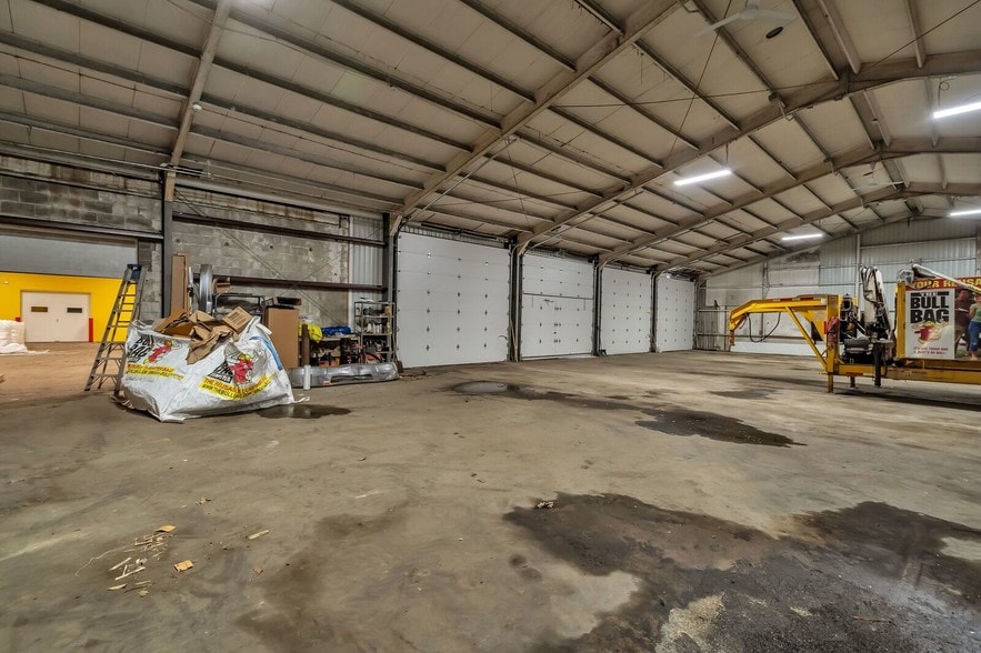 More Photos Of 8 Route 80, Killingworth Warehouse For Lease