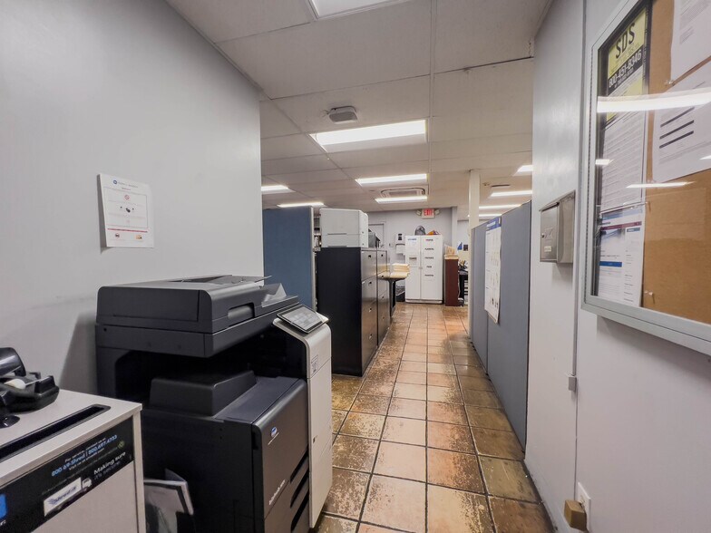 More Photos Of 2264-2276 Pahounui Dr, Honolulu Warehouse For Lease