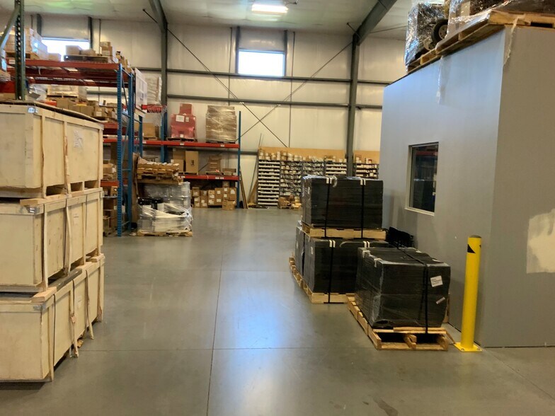 More Photos Of 2139 Magnum Cir, Lincoln Warehouse For Lease