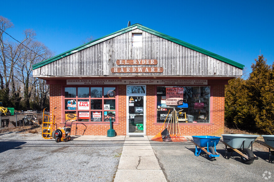 Primary Photo Of 494 Montauk Hwy, East Quogue Freestanding For Sale