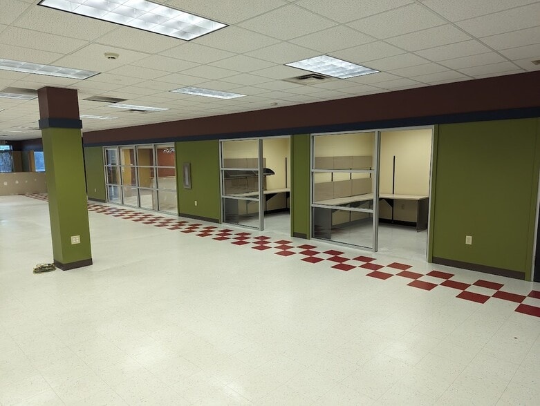 More Photos Of 716 Watervliet Ave, Dayton Storefront Retail Office For Lease