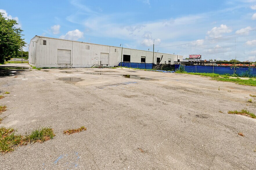 More Photos Of 11435 Rocket Blvd, Orlando Warehouse For Lease
