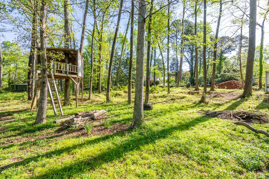 More Photos Of 1304 NE Main St, Simpsonville Office For Sale