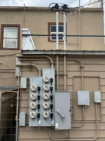 More Photos Of 2105-2113 Holly Ave, Klamath Falls Apartments For Sale