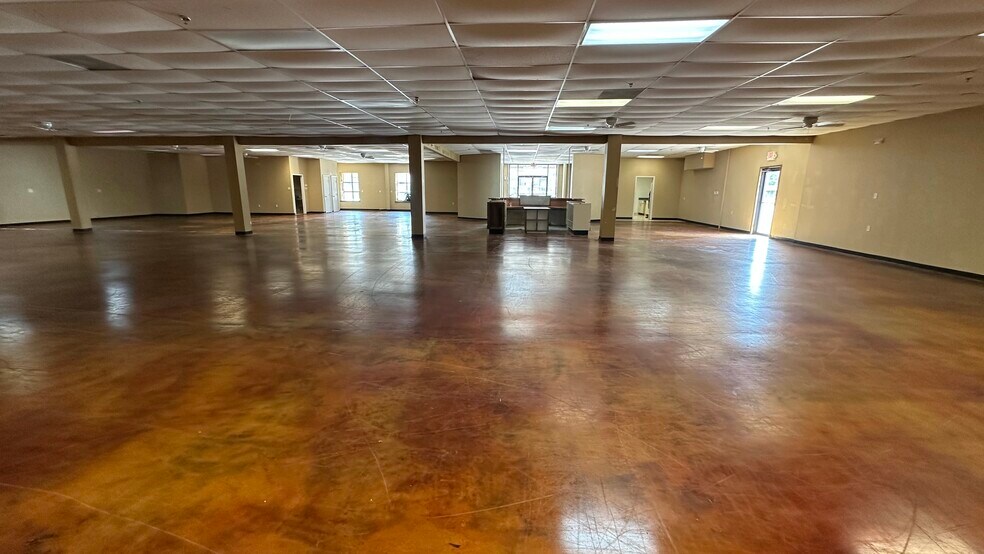 More Photos Of 4900 N Shepherd St, Houston General Retail For Lease