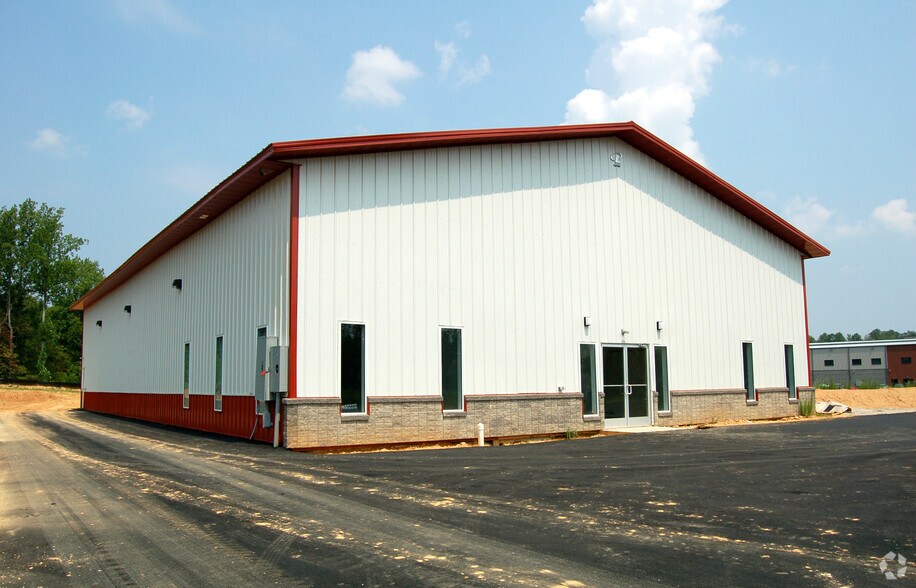 More Photos Of 3415 Denver Dr, Denver Warehouse For Lease