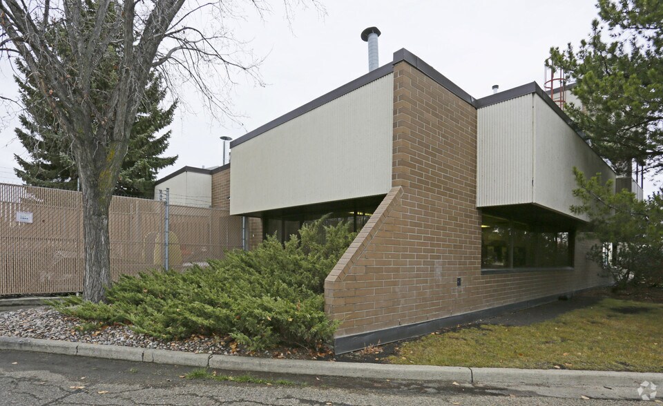 More Photos Of 9403 20 Av NW, Edmonton Office For Sale