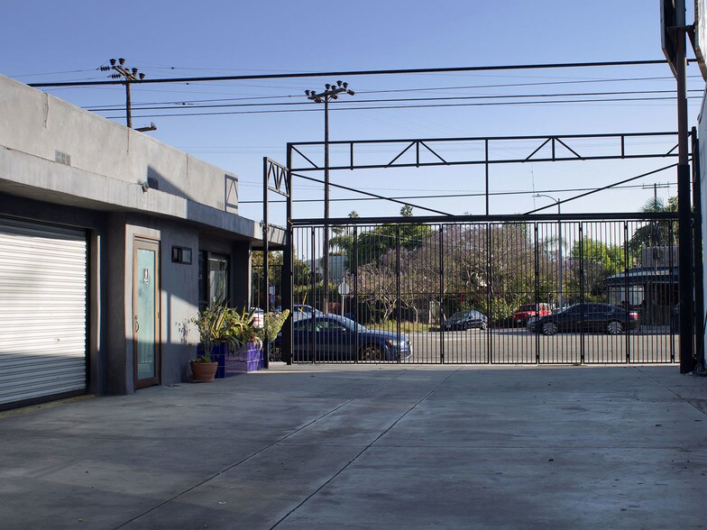More Photos Of 428 Lincoln Blvd, Venice Freestanding For Lease
