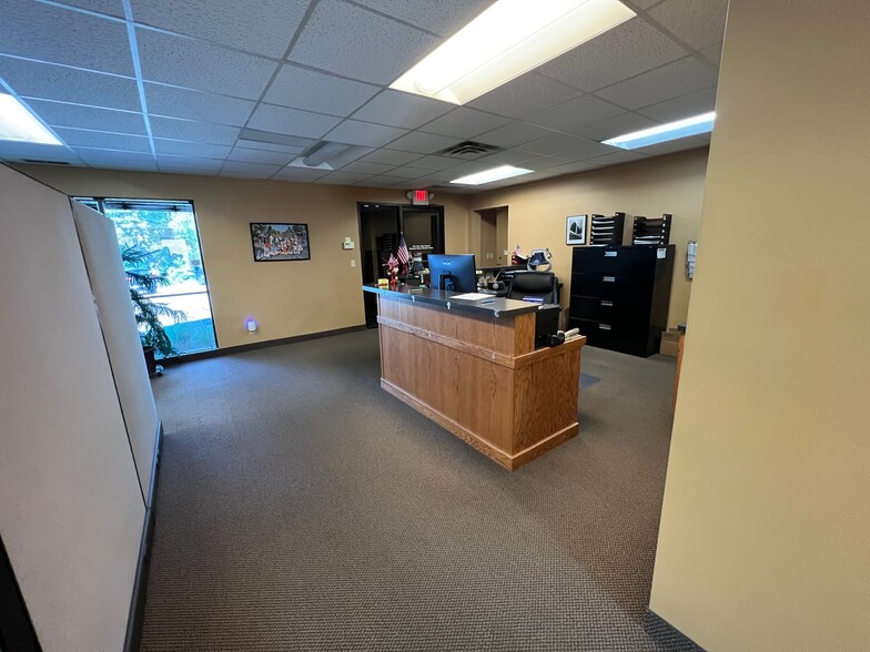 More Photos Of 4970-4980 Lincoln Dr, Minneapolis Medical For Sale