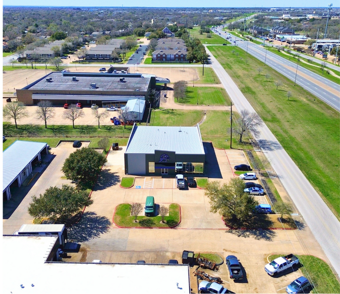 More Photos Of 2144 Harvey Mitchell Pky S, College Station Freestanding For Sale