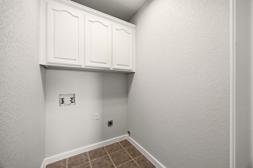 More Photos Of 401 Center Court Dr, Bridgeport Medical For Lease