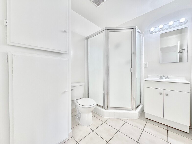 More Photos Of 14157 Calvert St, Van Nuys Apartments For Sale