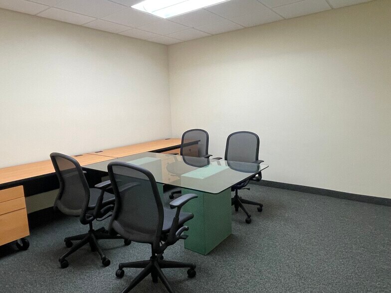 More Photos Of 3045 N Federal Hwy, 42, Fort Lauderdale Storefront Retail Office For Sale