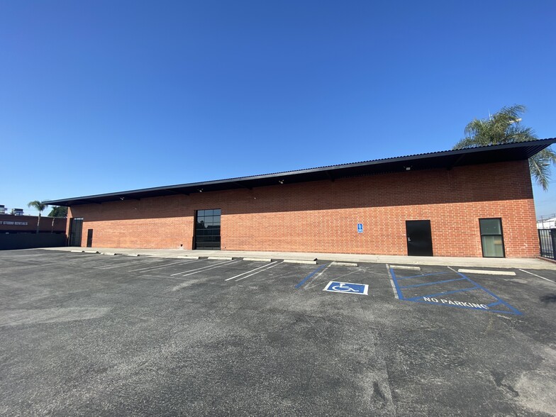 Primary Photo Of 4100 Vanowen Pl, Burbank Warehouse For Lease