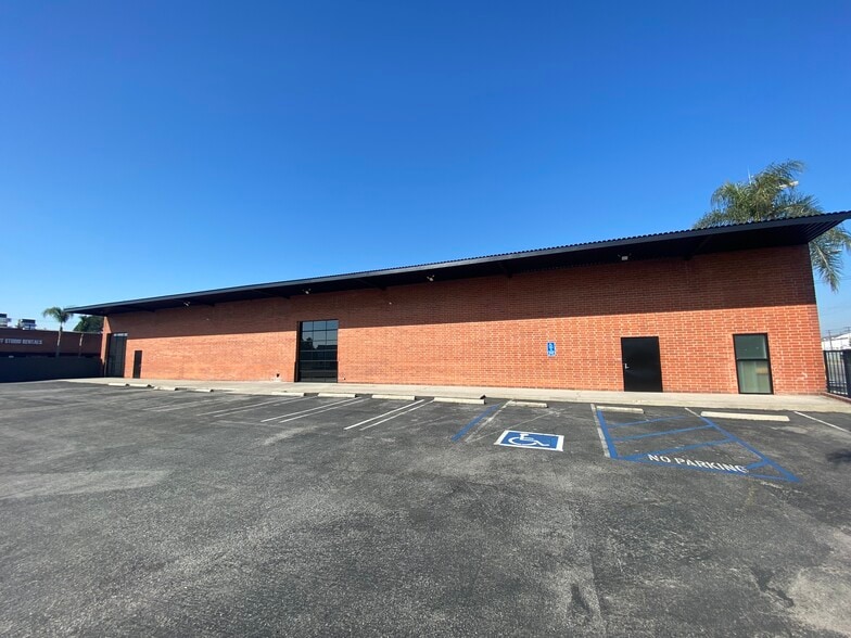 More Photos Of 4100 Vanowen Pl, Burbank Warehouse For Lease
