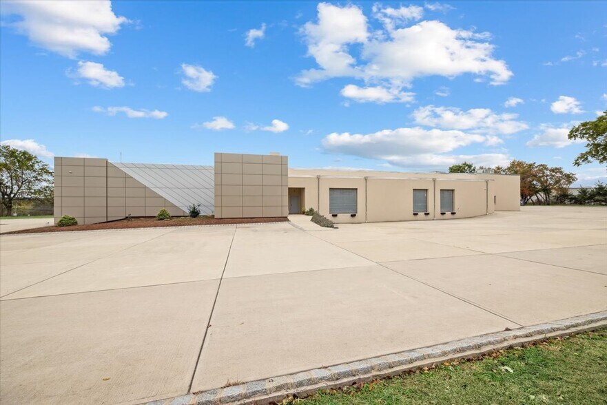 More Photos Of 3087 E Us 22, Somerville Manufacturing For Lease