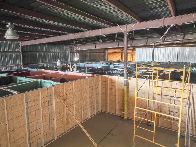 More Photos Of 102 S Main St, Mountain Grove Warehouse For Lease