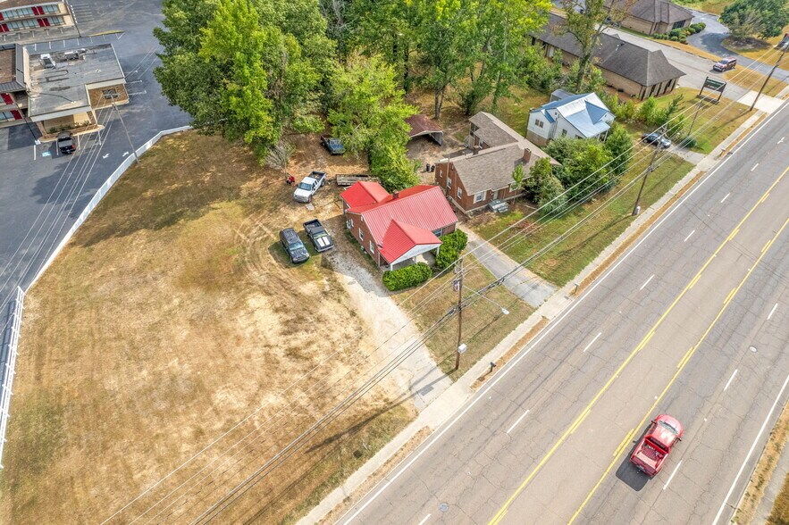 More Photos Of 1213 E Wood St, Paris Apartments For Sale